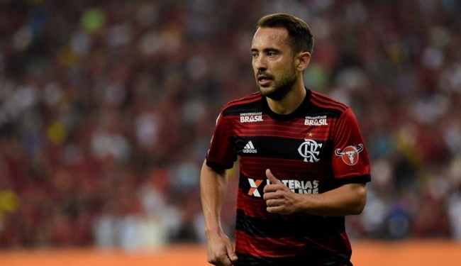 "Resta pegar firme no Brasileiro", diz Everton Ribeiro após queda do Fla