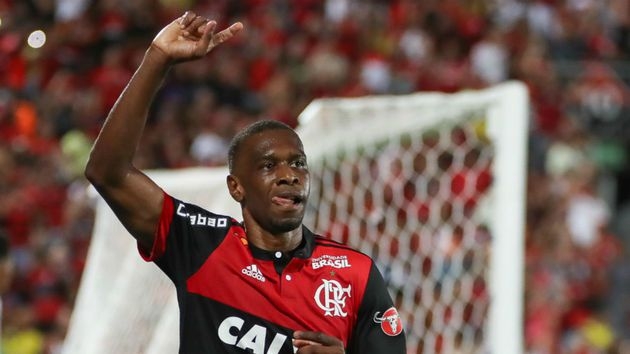 Cirurgia de Juan é um sucesso, e zagueiro do Flamengo ficará 15 dias com pé imobilizado