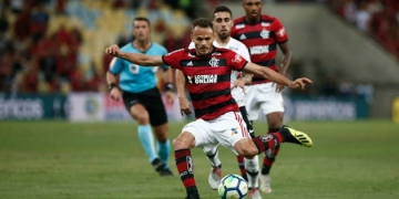 Flamengo intensifica treino de cruzamentos após errar demais contra o Corinthians