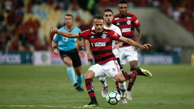 Flamengo intensifica treino de cruzamentos após errar demais contra o Corinthians