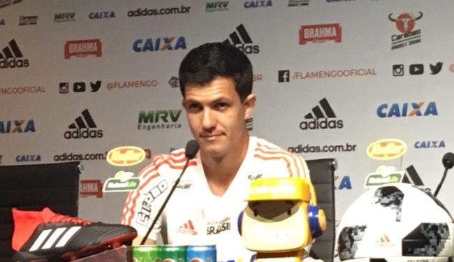 Bancado no Flamengo, Barbieri mantém confiança: ''Vontade é maior do que qualquer pressão''