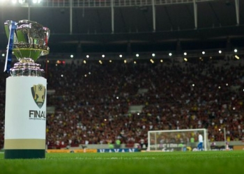 Árbitro de Flamengo x Corinthians irrita diretoria carioca por atuação no passado