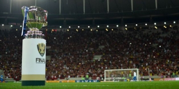 Árbitro de Flamengo x Corinthians irrita diretoria carioca por atuação no passado