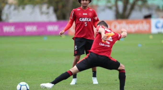 Dorival Júnior comanda primeiro treino no Ninho do Urubu