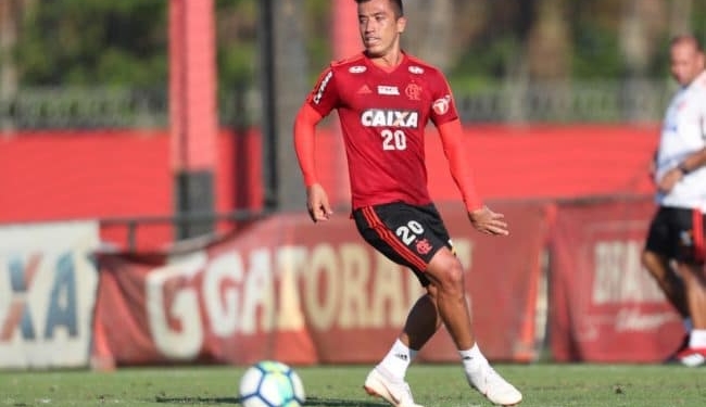 Com a bênção de Dorival, Uribe ganha mais uma chance na ciranda de centroavantes no Fla