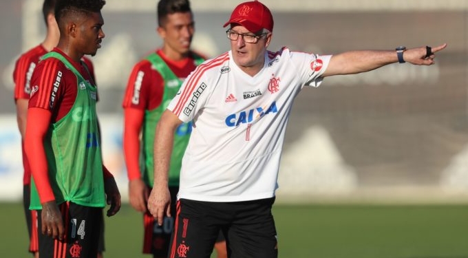 Confiante, livre e agressivo: nova postura abre caminho para Vitinho se firmar na reta final
