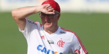 Dorival Júnior diz que Paquetá pode chegar ao nível de Kaká e o vê focado no Flamengo