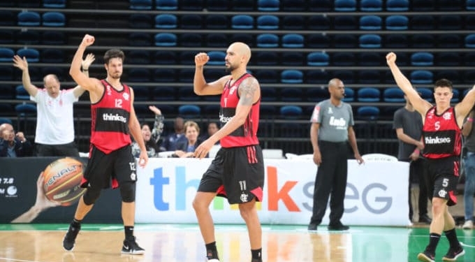 Com cesta no final, FlaBasquete vence Joinville e conquista terceira vitória seguida no NBB