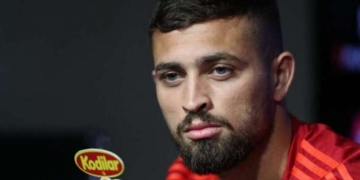 Jornal diz que Leo Duarte é 'outro tesouro' do Flamengo depois de Paquetá