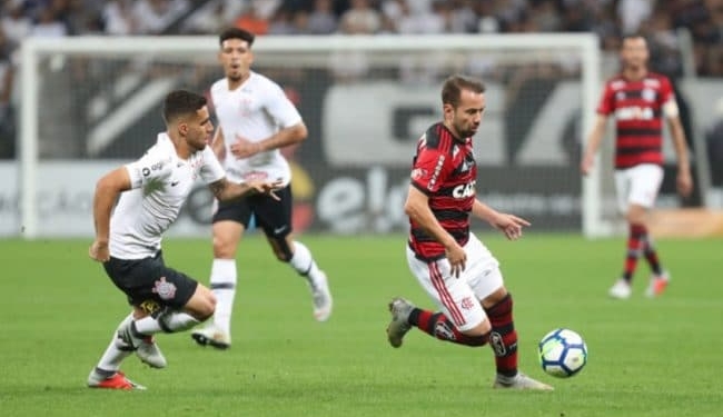 Flamengo entra em campo contra o Corinthians para quebrar dois tabus