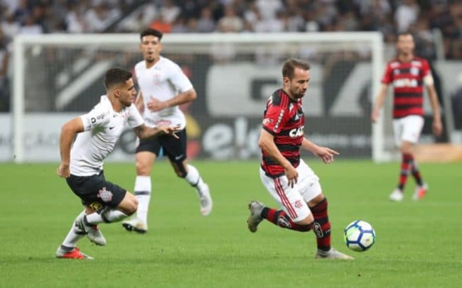 Flamengo entra em campo contra o Corinthians para quebrar dois tabus