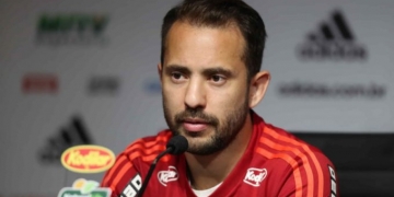 Após vitória do Flamengo no clássico, Éverton Ribeiro elogia Dorival Júnior