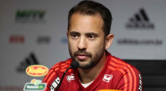 Após vitória do Flamengo no clássico, Éverton Ribeiro elogia Dorival Júnior