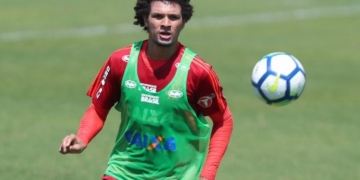 Arão alerta para perigos do Flu e celebra clássico no Maracanã