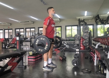 Ainda lesionados, Diegos trabalham na academia no Fla e presença no clássico é incerta