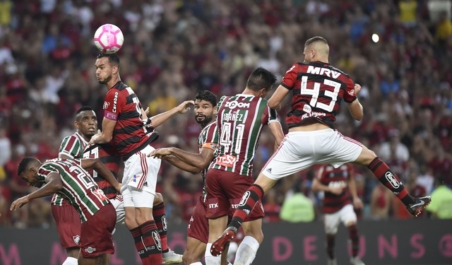 Análise: bola aérea volta a funcionar e abre caminhos para Flamengo agressivo com Dorival
