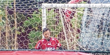 Após polêmica e panos quentes, Diego Alves volta a treinar com grupo do Flamengo