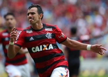 Com apenas 23% dos gols no ano, centroavantes do Fla amargam longo jejum