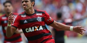 Com apenas 23% dos gols no ano, centroavantes do Fla amargam longo jejum