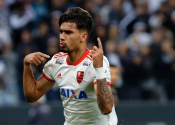 De área a área, Paquetá ganha terreno mais próximo do gol com Dorival