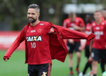 Diego Alves e Diego voltam a trabalhar com grupo; camisa 10 inicia trabalho entre reservas