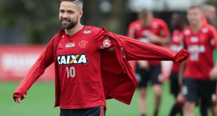 Diego Alves e Diego voltam a trabalhar com grupo; camisa 10 inicia trabalho entre reservas