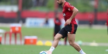 Diego volta a ser relacionado e é opção no Flamengo diante do Paraná