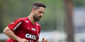 Dorival Júnior esboça time titular do Flamengo sem o meia Diego