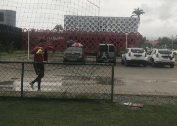 Dorival Júnior não confirma Diego Alves entre os relacionados do Flamengo contra o Palmeiras
