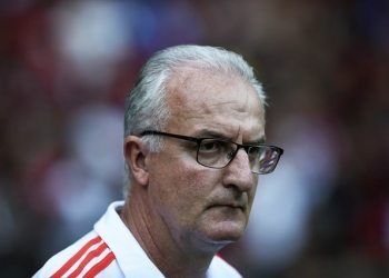 Dorival elogia Uribe e credita evolução do Flamengo à qualidade do elenco