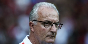 Dorival elogia Uribe e credita evolução do Flamengo à qualidade do elenco
