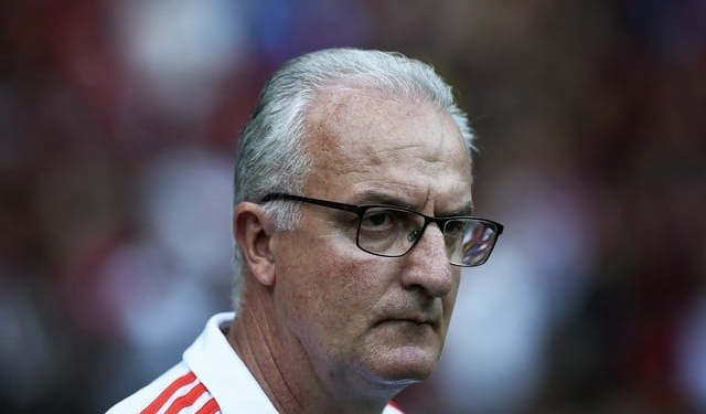 Dorival elogia Uribe e credita evolução do Flamengo à qualidade do elenco