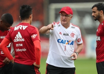 Elenco do Flamengo abraça Dorival em reta final para brigar pelo título do Brasileiro