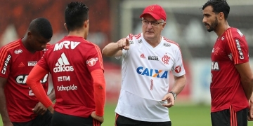 Elenco do Flamengo abraça Dorival em reta final para brigar pelo título do Brasileiro