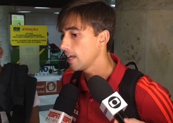 Em desembarque no Rio, César minimiza polêmica com Diego Alves: "Tudo vai se resolver"