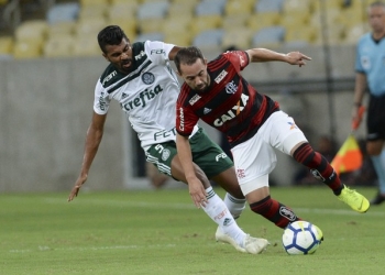 Em um mês, Dorival barra medalhões, define base titular e resgata ataque; tropeço gera alerta