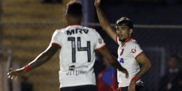 Flamengo goleia o Paraná e mantém embalo antes de confronto direto com o líder