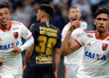 Flamengo vinga eliminação e bate Corinthians com dois gols de Paquetá