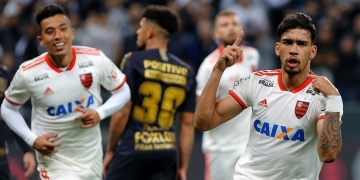 Flamengo vinga eliminação e bate Corinthians com dois gols de Paquetá