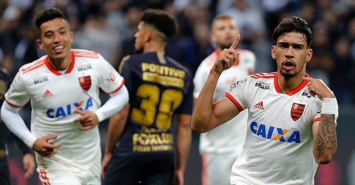 Flamengo vinga eliminação e bate Corinthians com dois gols de Paquetá