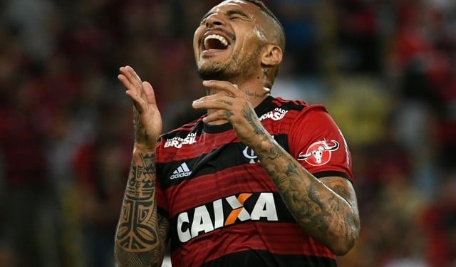 Justiça marca audiência de conciliação entre Flamengo e Guerrero; clube pede R$1,8 mi