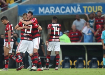 Léo Duarte celebra gol e elogia companheiros de equipe