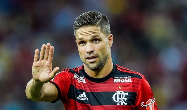 Números oscilam, renovação de Diego gera debate interno e futuro no Fla vira ponto de interrogação