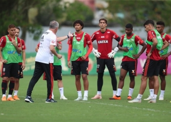 Pela arrancada final, Flamengo tenta isolar política na Gávea e afastar polêmicas do Ninho