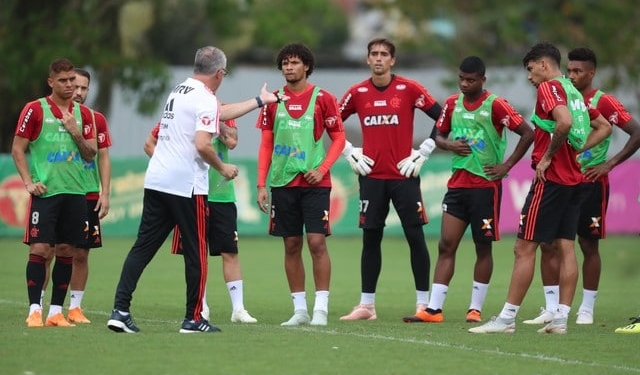 Pela arrancada final, Flamengo tenta isolar política na Gávea e afastar polêmicas do Ninho