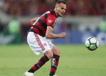 Renê divide méritos da boa fase da zaga com meias e atacantes do Fla