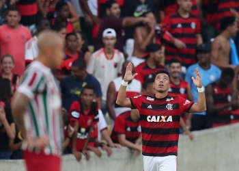 Uribe comemora boa atuação em vitória do Flamengo sobre o Flu
