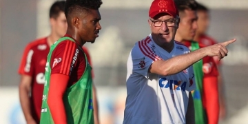 Vitinho reaparece, e Dorival diz que tem Flamengo definido para encarar o Corinthians