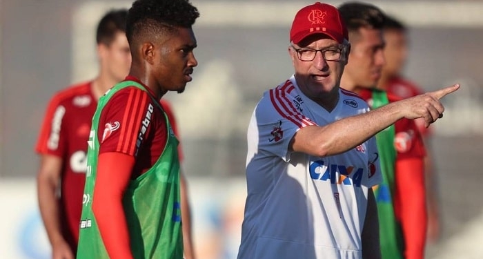 Vitinho reaparece, e Dorival diz que tem Flamengo definido para encarar o Corinthians