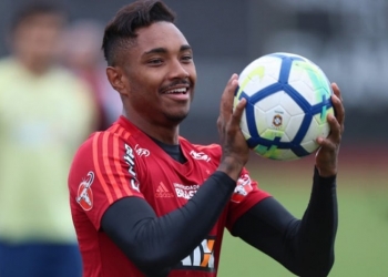 Vitinho se apresenta sem dores e é opção para enfrentar o São Paulo